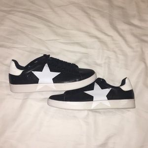 never worn steve madden black sneakers
